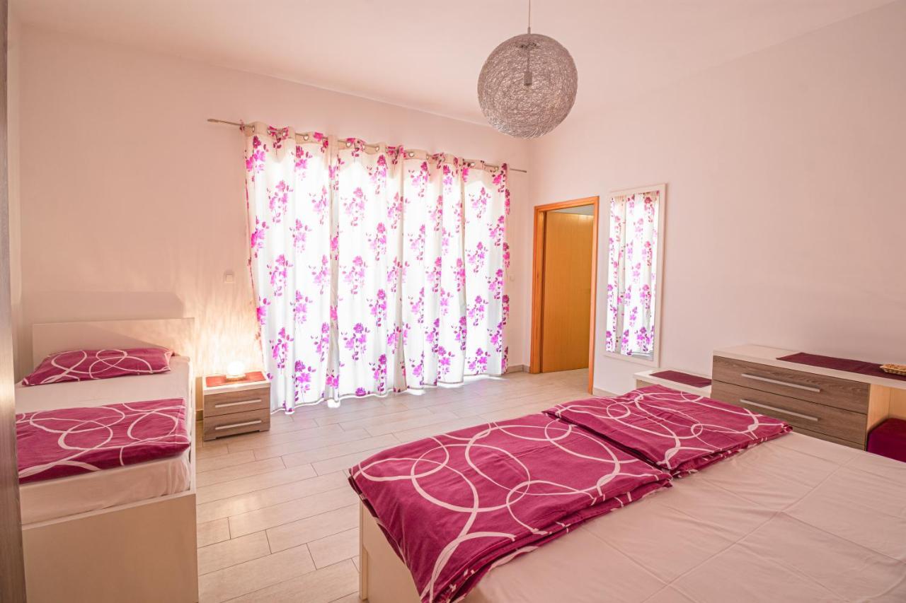 Apartments Sandra Kornić Eksteriør billede