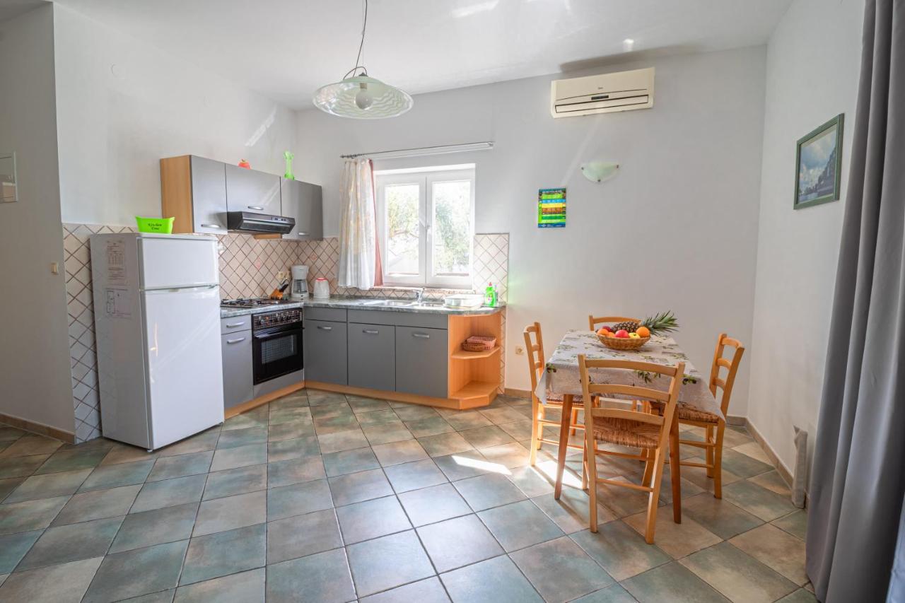 Apartments Sandra Kornić Eksteriør billede