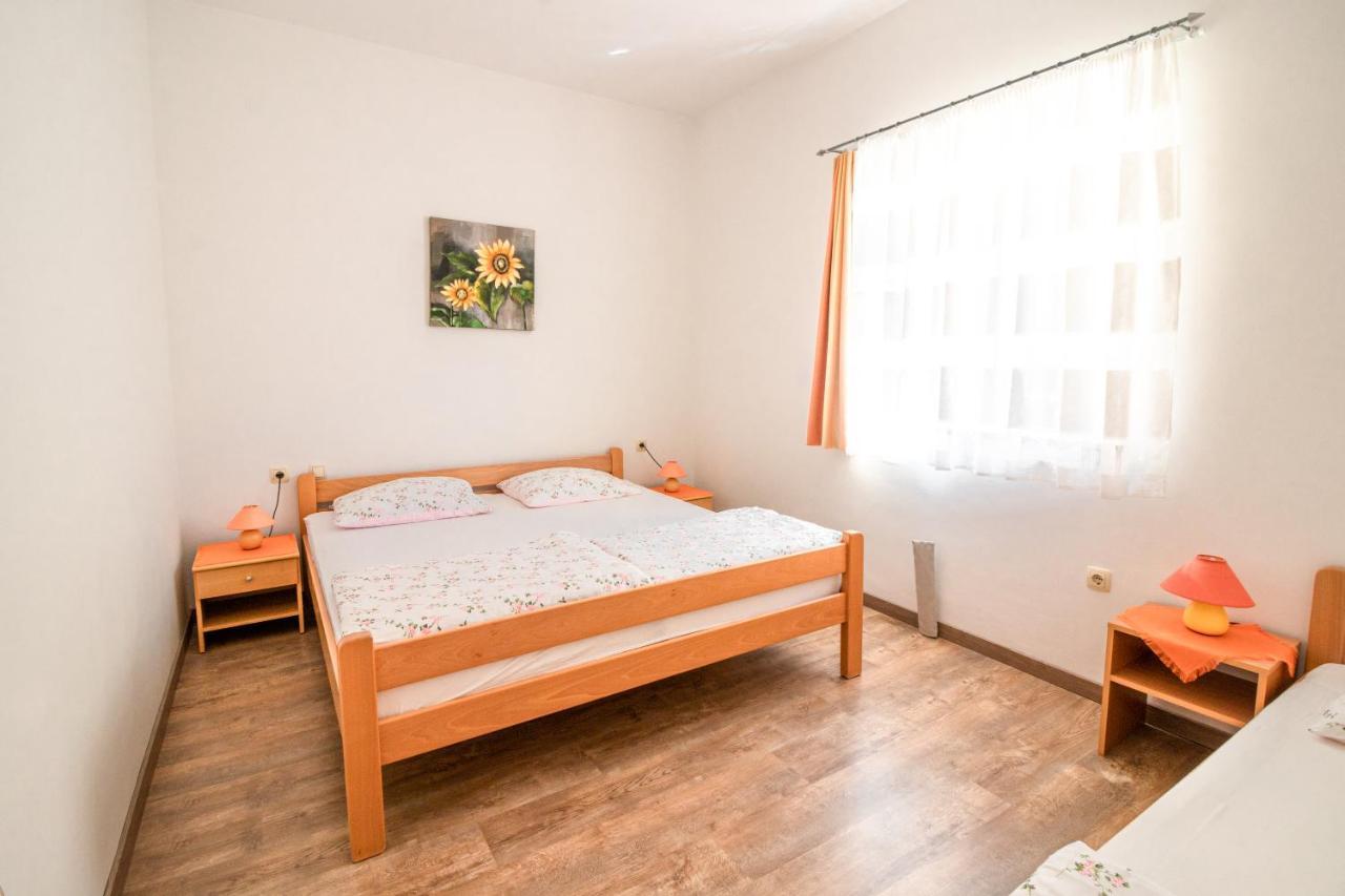 Apartments Sandra Kornić Eksteriør billede