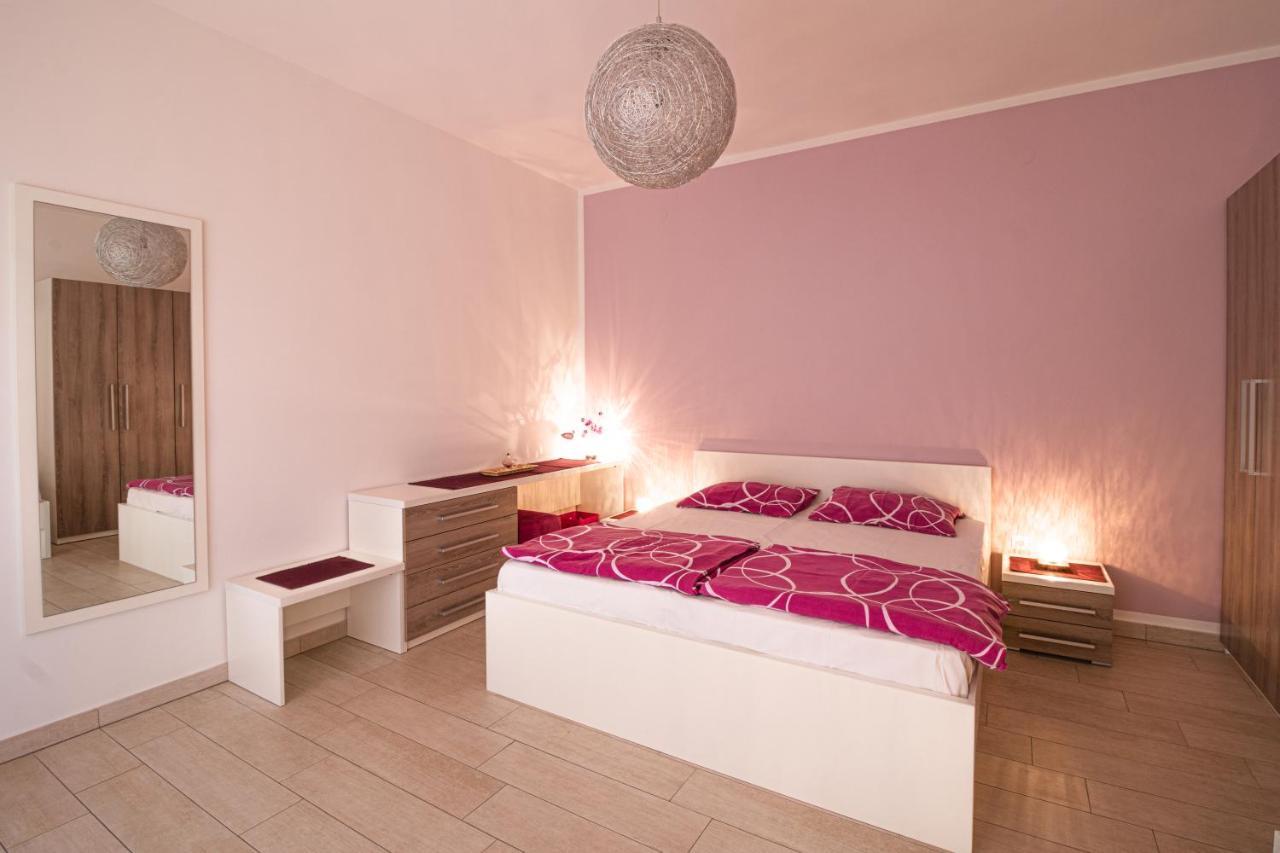 Apartments Sandra Kornić Eksteriør billede